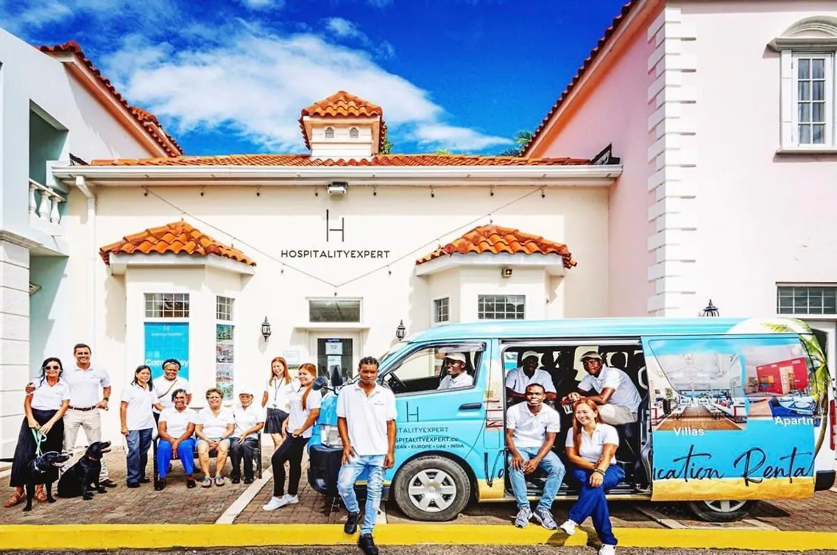 Hospitality Expert Bts 4 - Pool Beach & Bar Montego Bay Herberg
