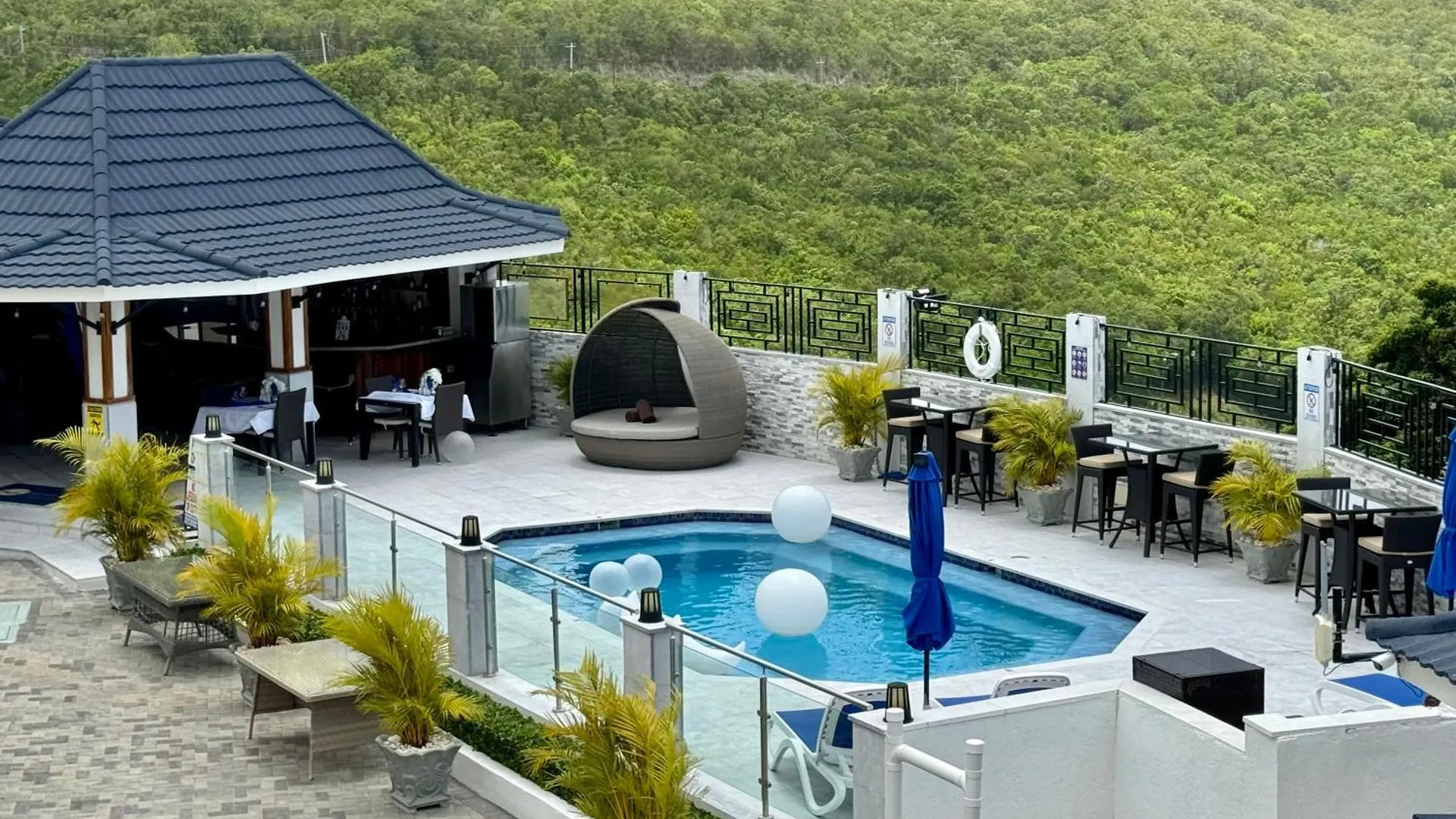 Hospitality Expert Bts 4 - Pool Beach & Bar Montego Bay Herberg